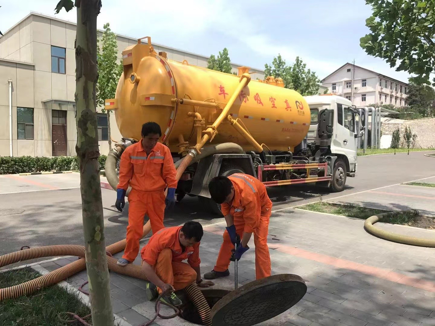 南川化粪池清理与5-8吨吸粪车施工效率分析